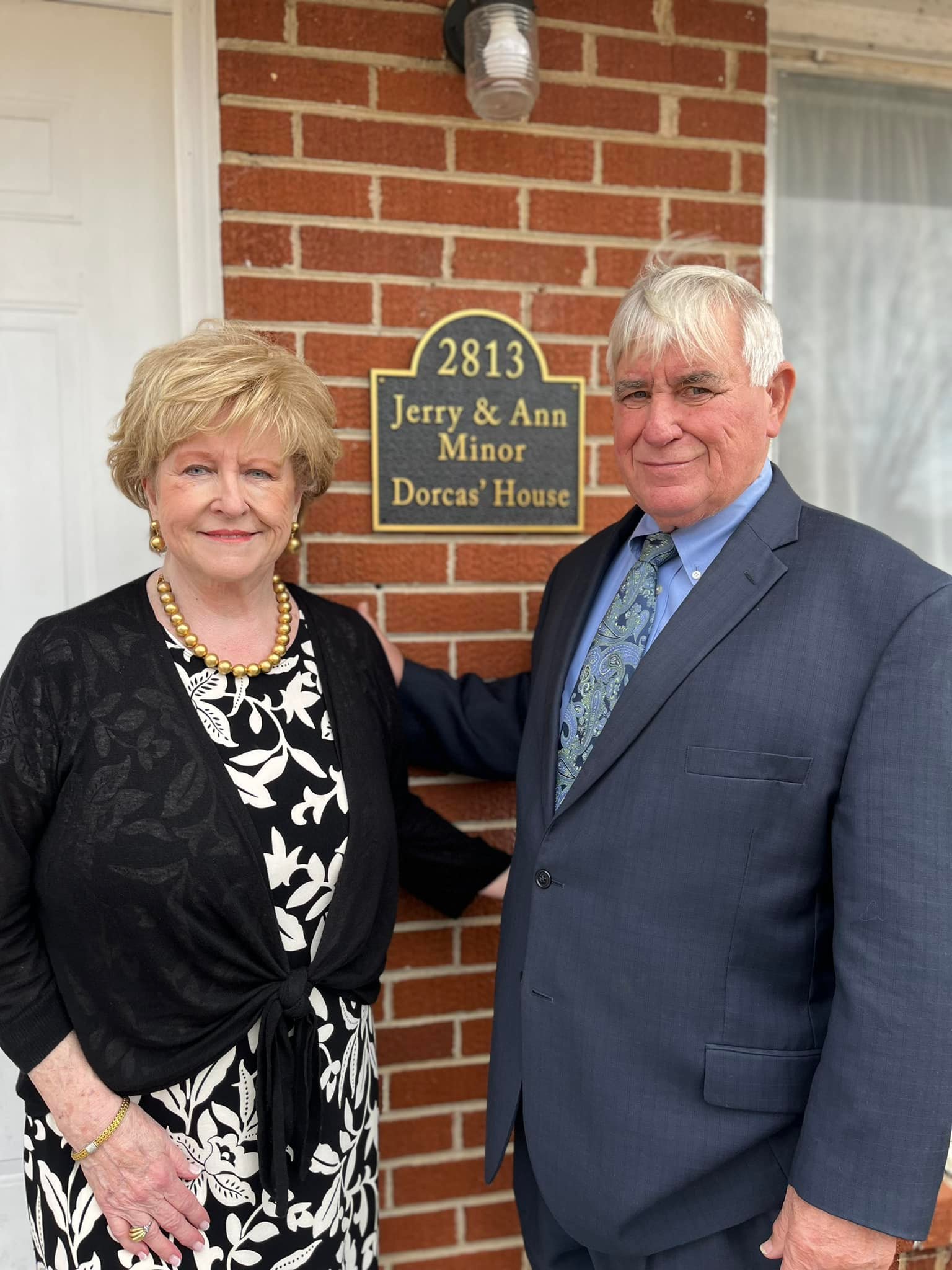 white ceramic dinnerware set
